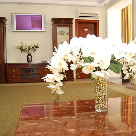 Platinum Hotel คีชีเนา ภายนอก รูปภาพ
