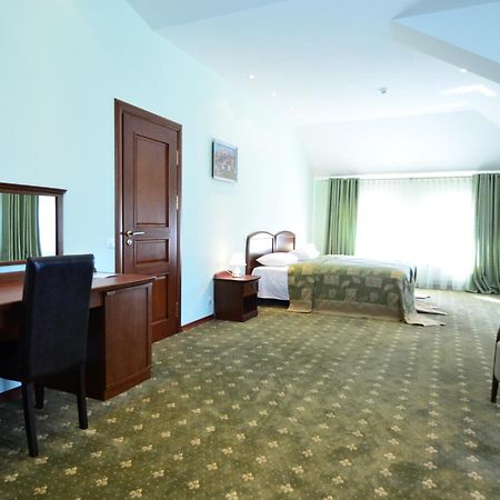 Platinum Hotel คีชีเนา ภายนอก รูปภาพ