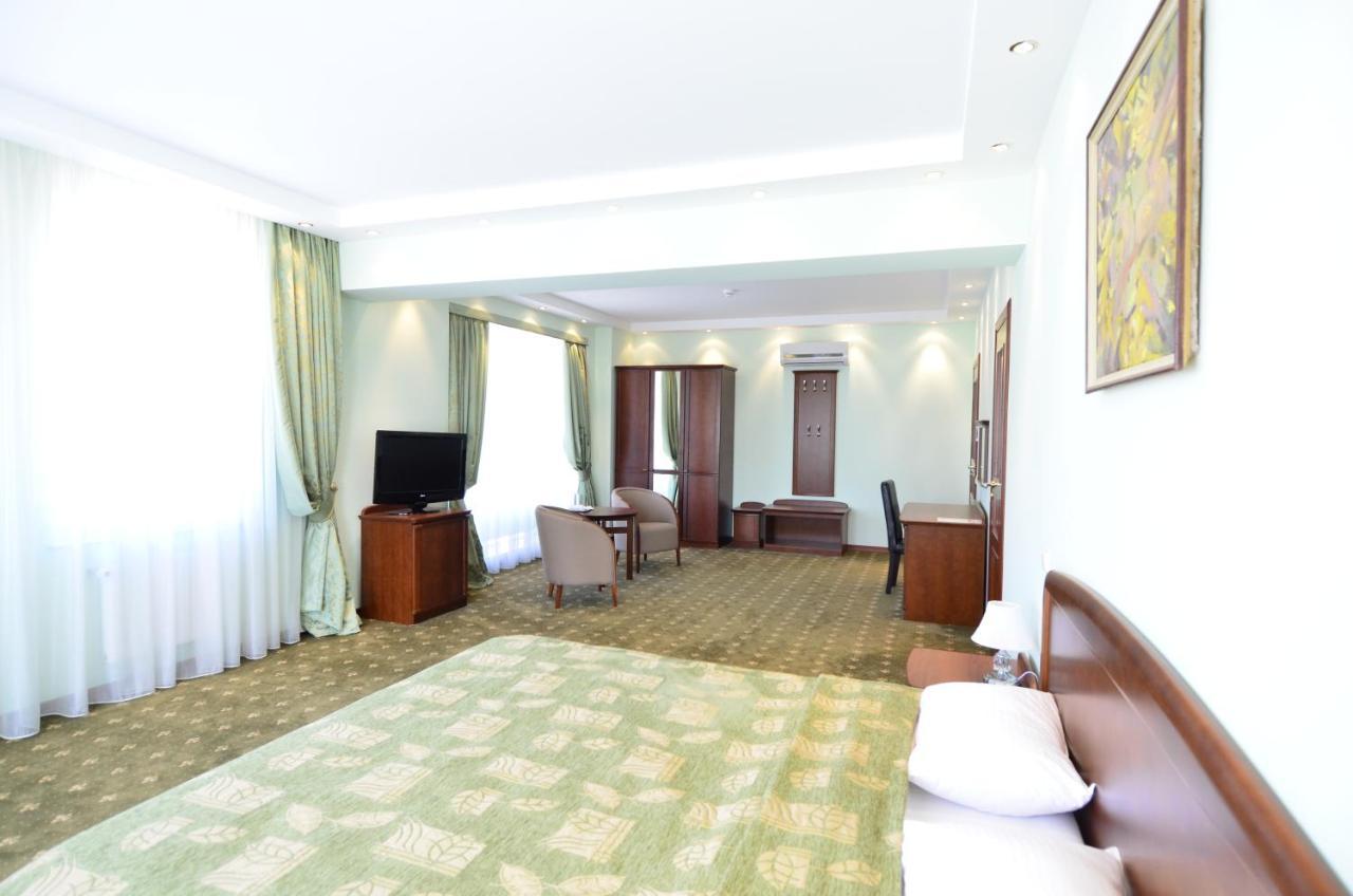 Platinum Hotel คีชีเนา ภายนอก รูปภาพ