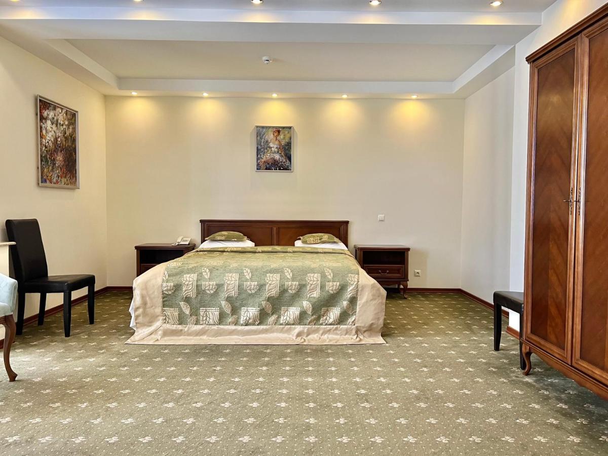 Platinum Hotel คีชีเนา ภายนอก รูปภาพ