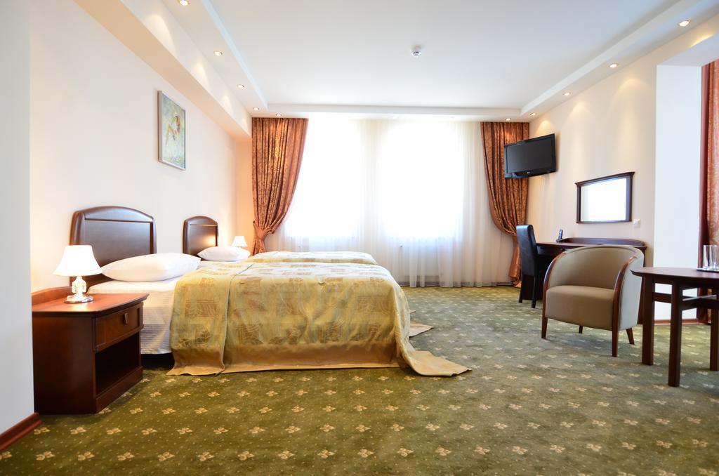 Platinum Hotel คีชีเนา ภายนอก รูปภาพ