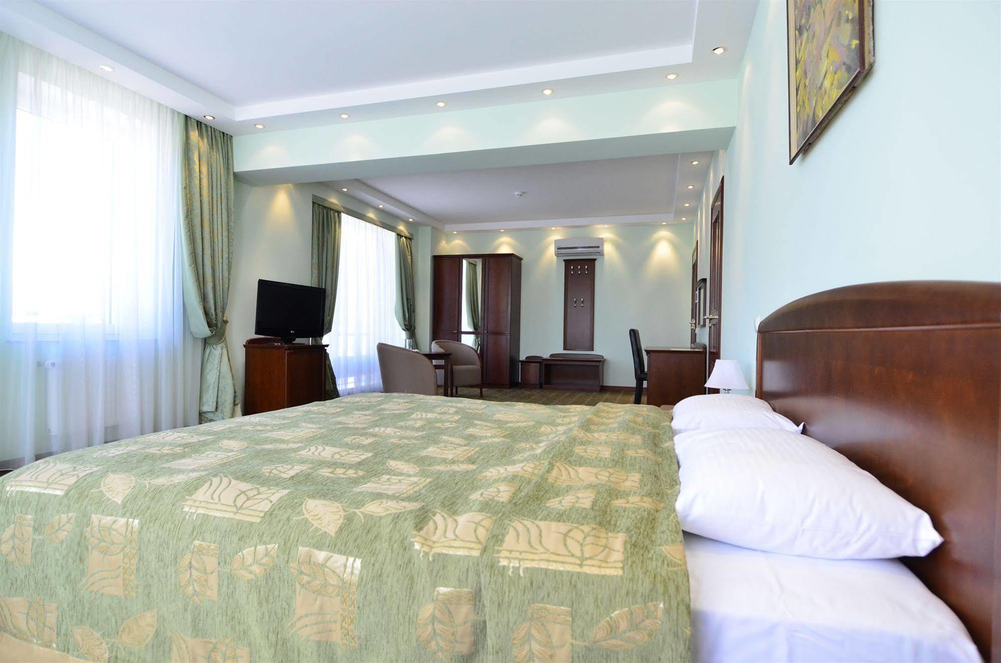 Platinum Hotel คีชีเนา ภายนอก รูปภาพ