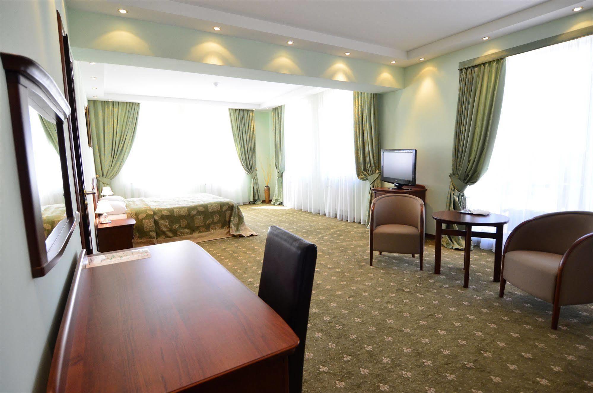 Platinum Hotel คีชีเนา ภายนอก รูปภาพ