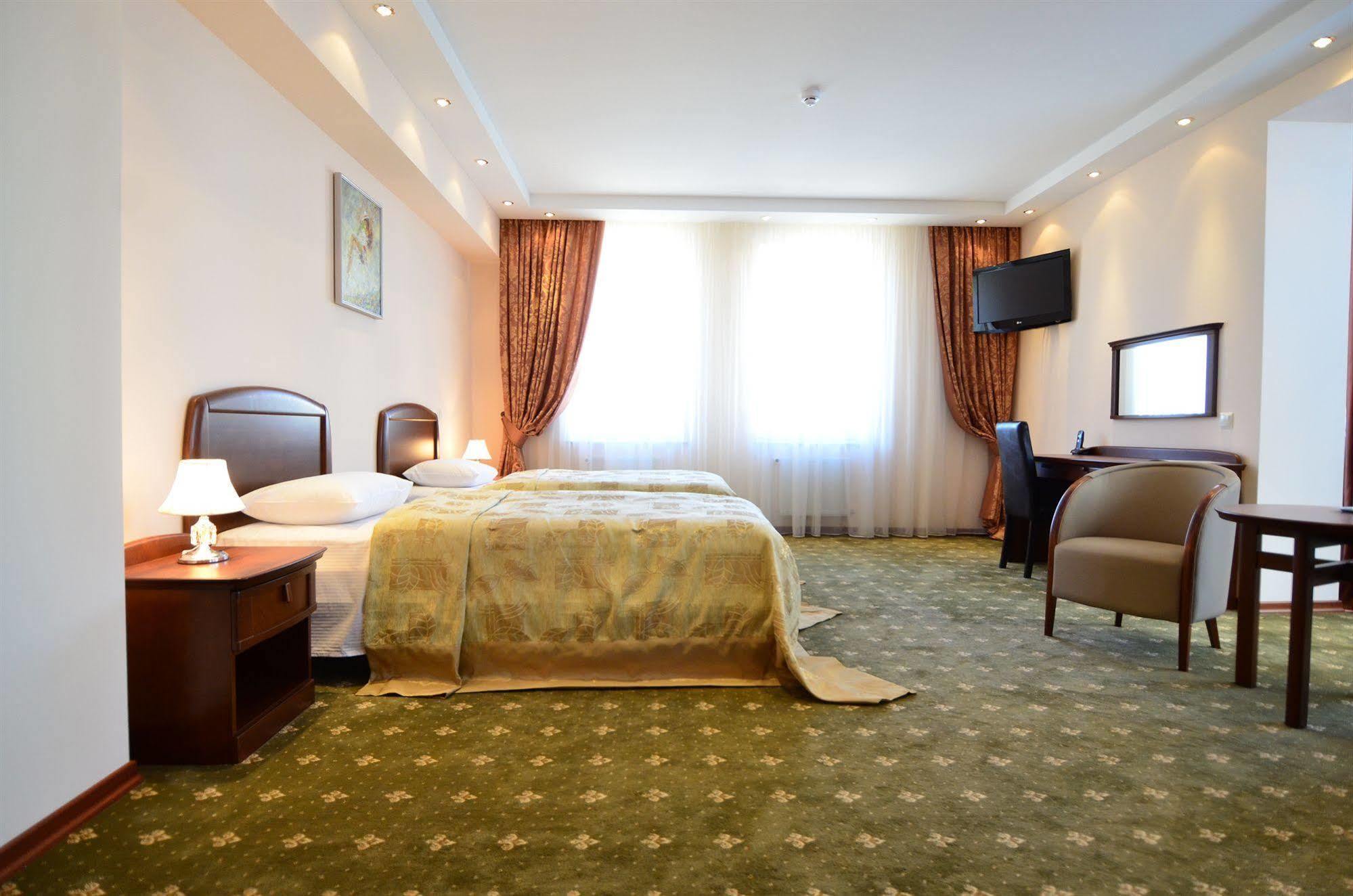 Platinum Hotel คีชีเนา ภายนอก รูปภาพ