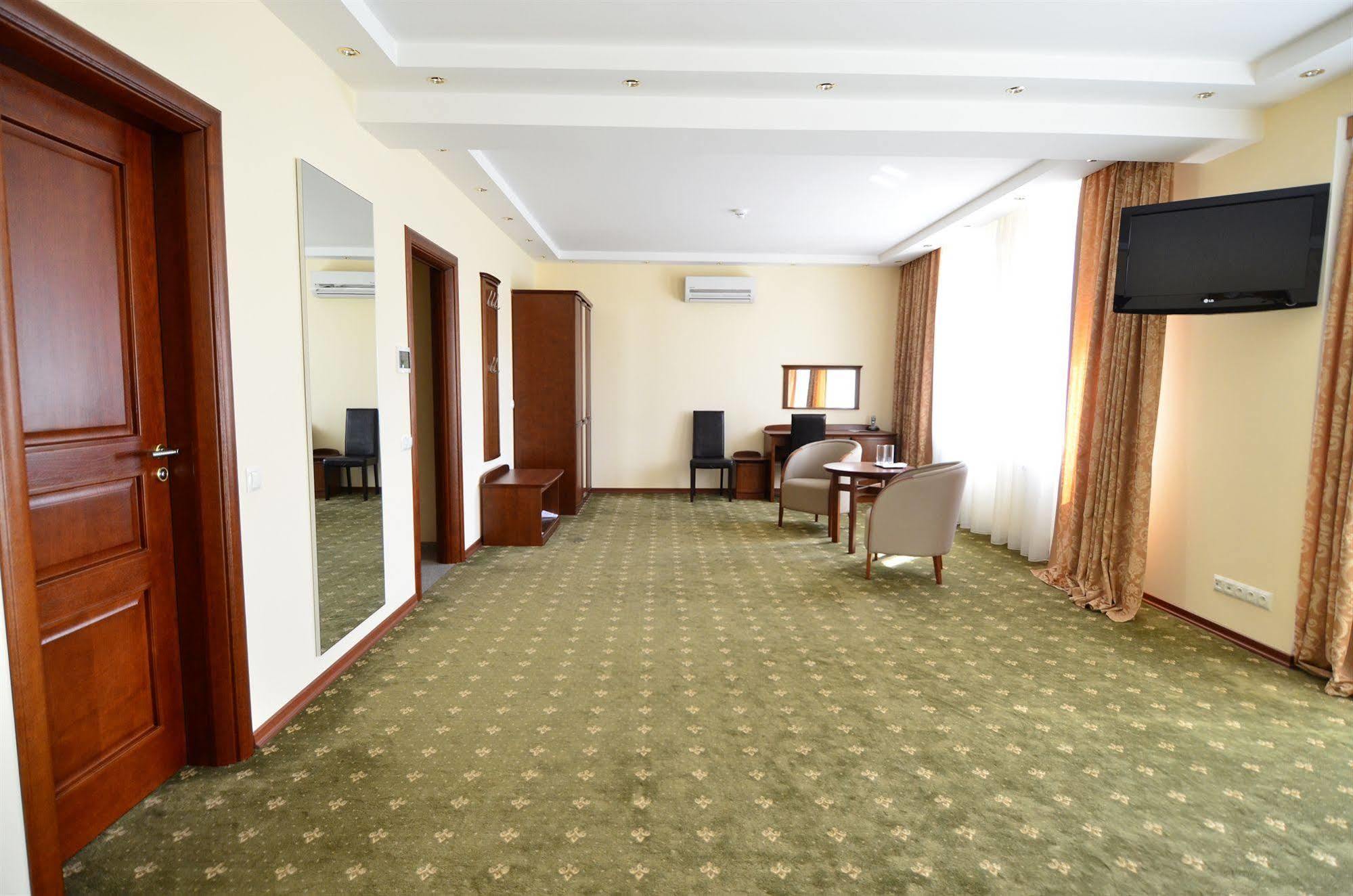 Platinum Hotel คีชีเนา ภายนอก รูปภาพ